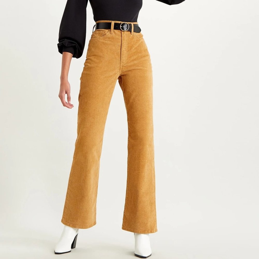 Levi's Ribcage Bootcut Cords in Iced Coffee